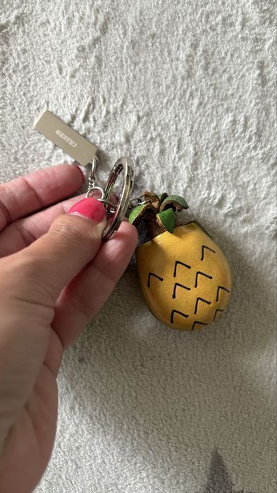 Ключодържател ананас от естествена кожа нов
