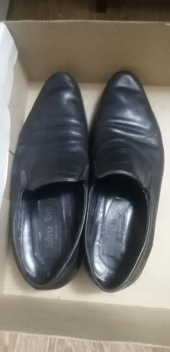 Мужские туфли, тапочки