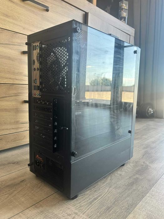 Продавам Gaming PC / Ryzen 5 5600X / RX 7700 XT 12GB / 32GB RAM / B550 Pro4