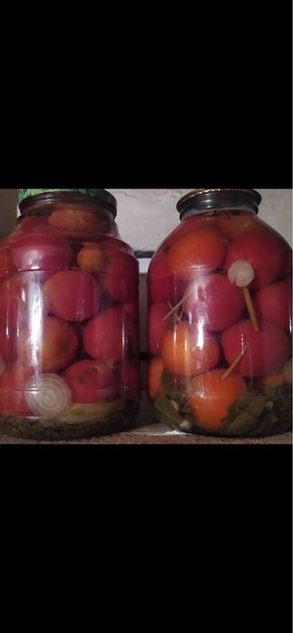 Соленье домашнее ( огурцы, помидоры)