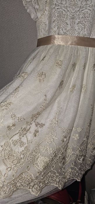 Нарядное платье,