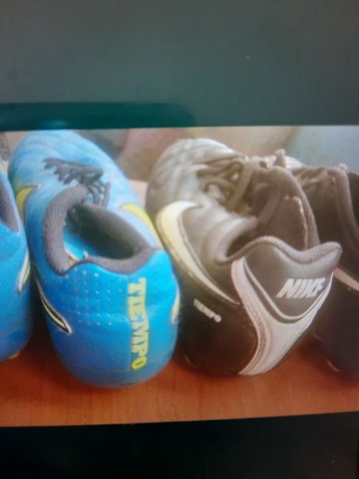 Vând sauschimb adidasi piele cu crampoane Nike ,Puma pt băieți/bārbat