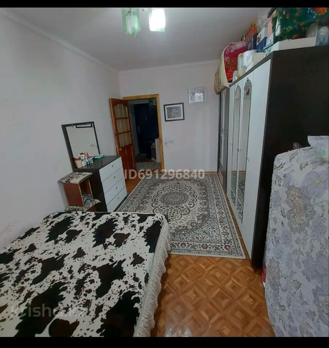 Продам двух комнатную квартиру .