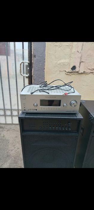 Vând sau schimb boxe cu stație în stare foarte bună