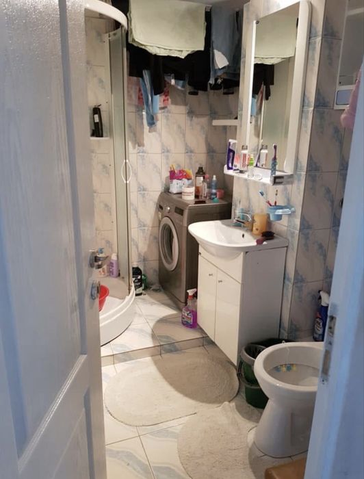 Vand apartament 2 camere pb nufaru la et 4 a unui bloc cu 4 etaje,are acoperis,vizavi de profi bumbacului!