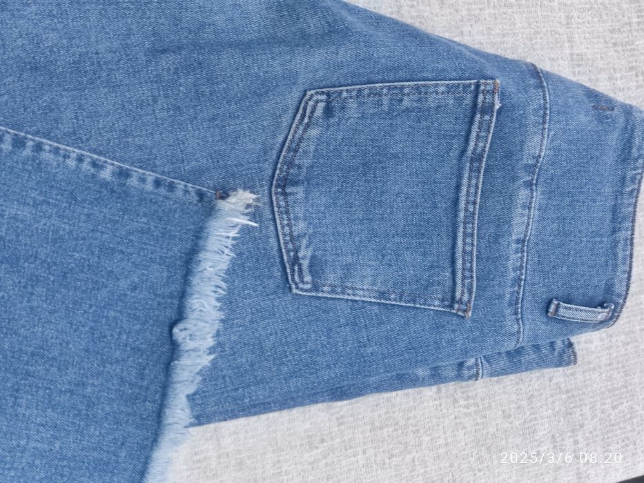 Женские джинсы .