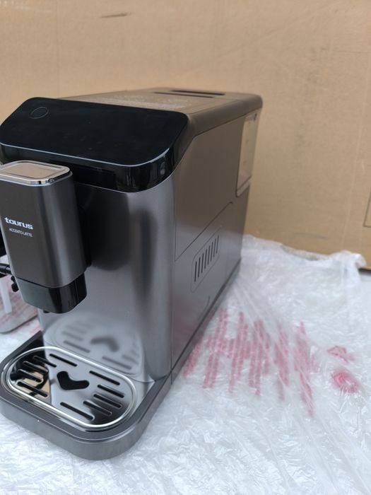 Кафе автомат Taurus Accento Latte 20 бара , сензорен дисплей