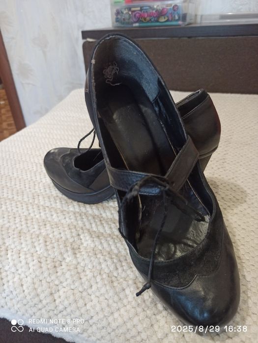 Отдам обувь 40 размер.