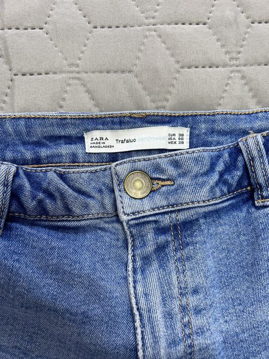Vând pantaloni scurți din Denim