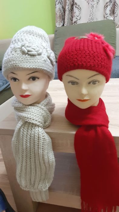 Căciuli, fular și mănuși