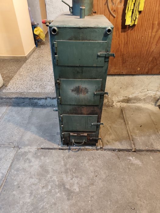 Котле на пелети и твърдо гориво.32 киловата.Котелът е ползван около  три  години