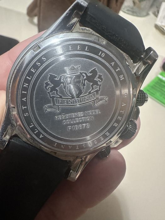 Часы Festina.