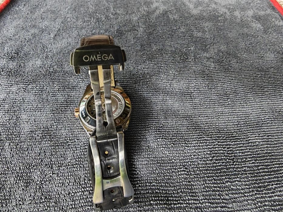 Продавам оригинален часовник omega aqua terra