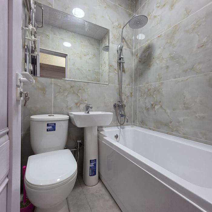 Массив Ялангач школа 190, школа 187. 1 комнатная 1 этаж. Кирпич. Евро.