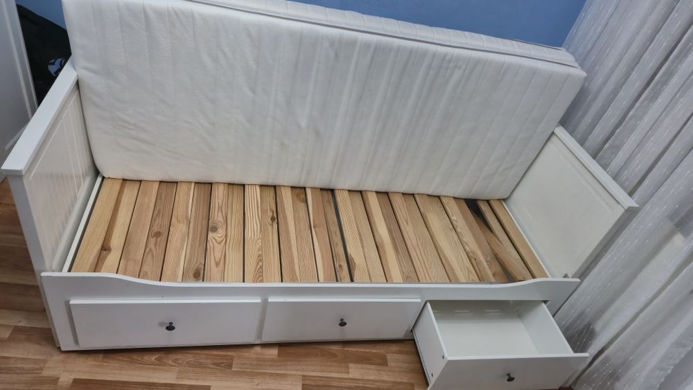 Vand divan ikea culoare alb