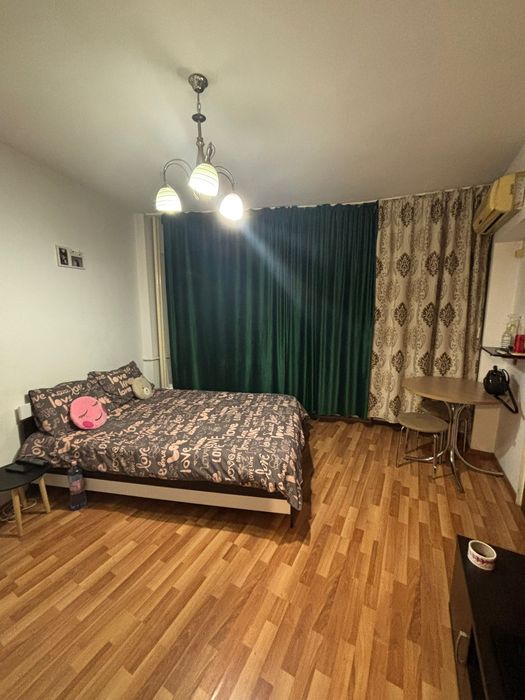 Închiriez  garsoniera