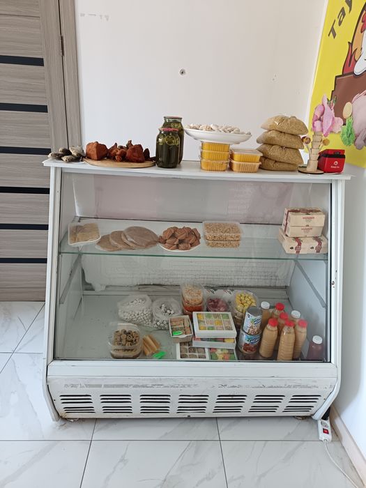 Продам витринный холодильник