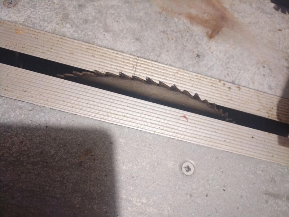 Голям немски стационарен циркуляр с режещ диск Ф 315мм
Височина на ряз