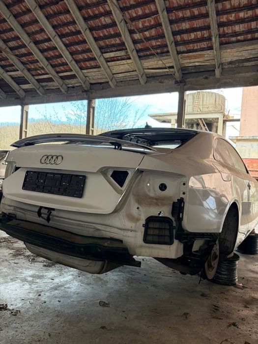 Audi RS5 заден капак с активен спойлер