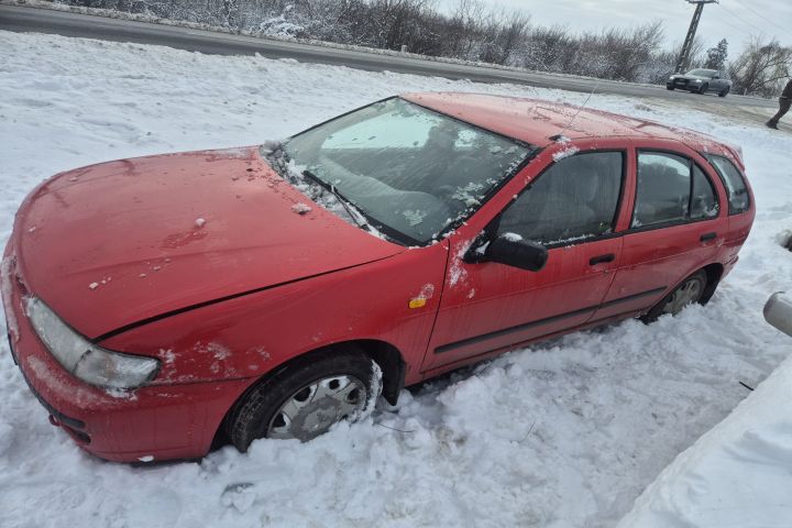 Bara fata Nissan Almera N15 (facelift)