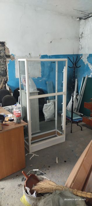 Стеклянная витрина