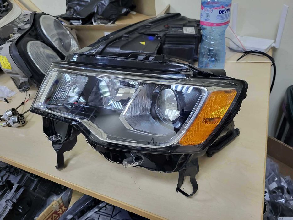 Ляв фар Jeep Cherokee WK2 USA Canada lqv far джип чероки американски