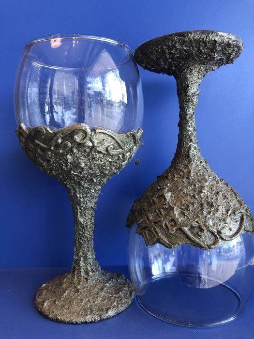 Ръчно декорирани чаши за вино