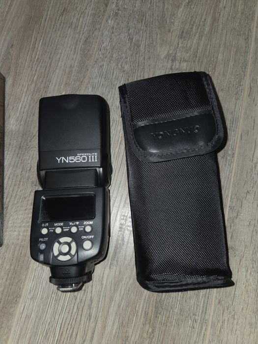Vand Blitz speedlite Yongnuo YN560III universal ca nou