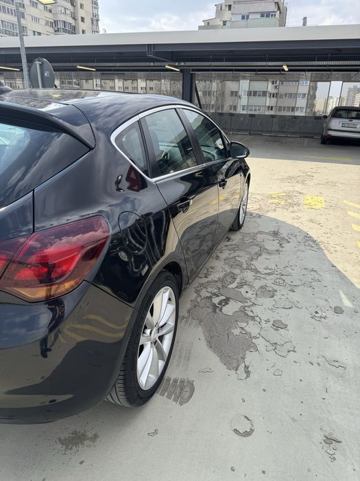 Opel Astra J  hatchback