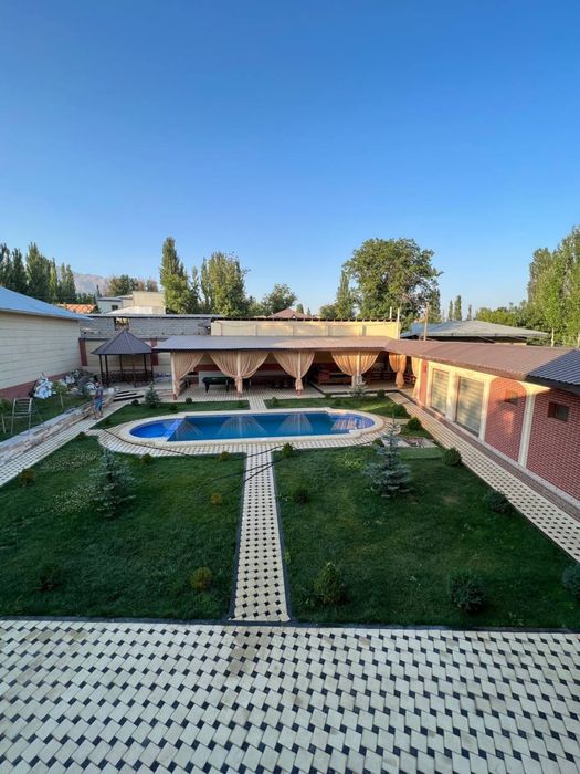 Oqtosh dacha BROKER 15 18 kishilik bez makler dacha oʻzimiki
