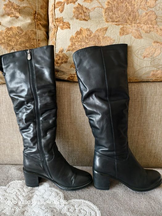 Продам женские сапоги