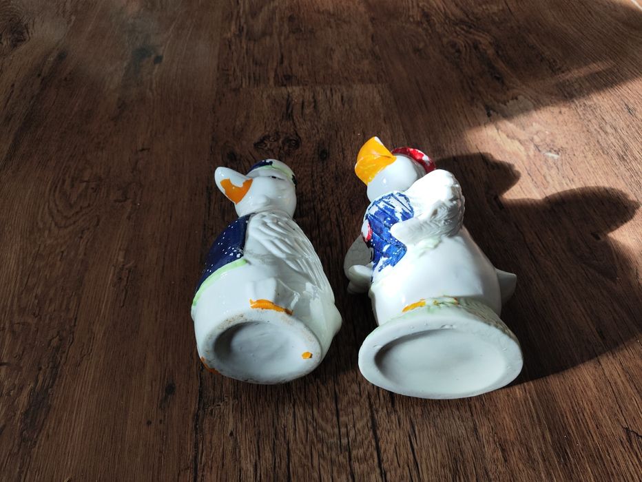 Две порцеланови фигурки патета