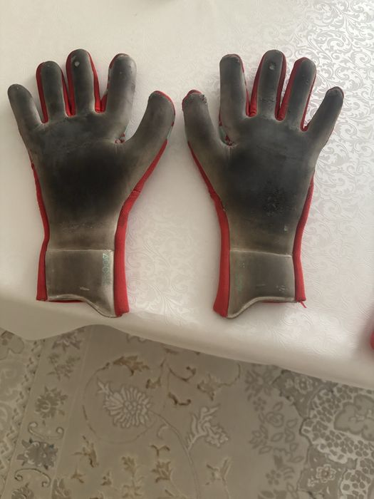 Продаю перчатки вратарские