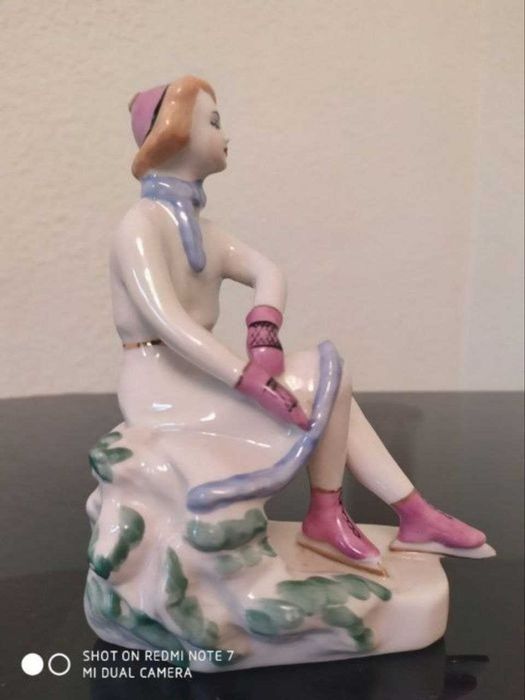 Новогодние подарки близким статуэтки "Лыжник" и "Фигуристка"