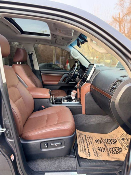 Sotuvda Toyota Land Cruiser 200