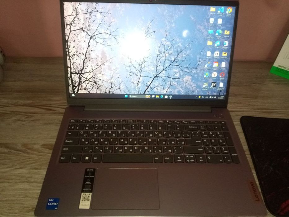 Novutbuk Lenovo .