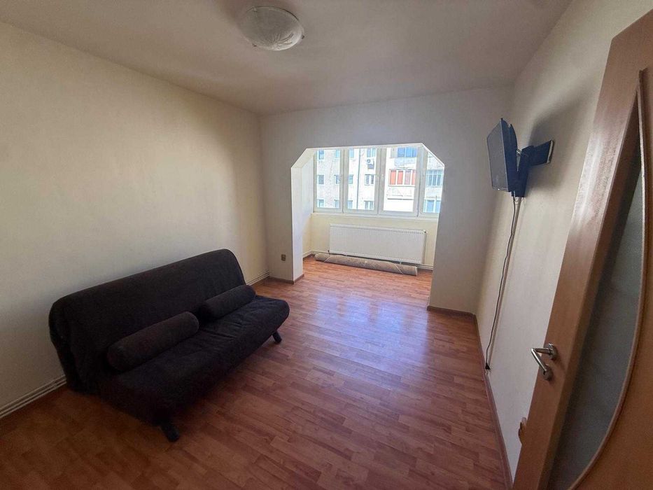 Apartament de vanzare in Hateg - 2 camere, decomandat, spatios, cu garaj, zona buna.
