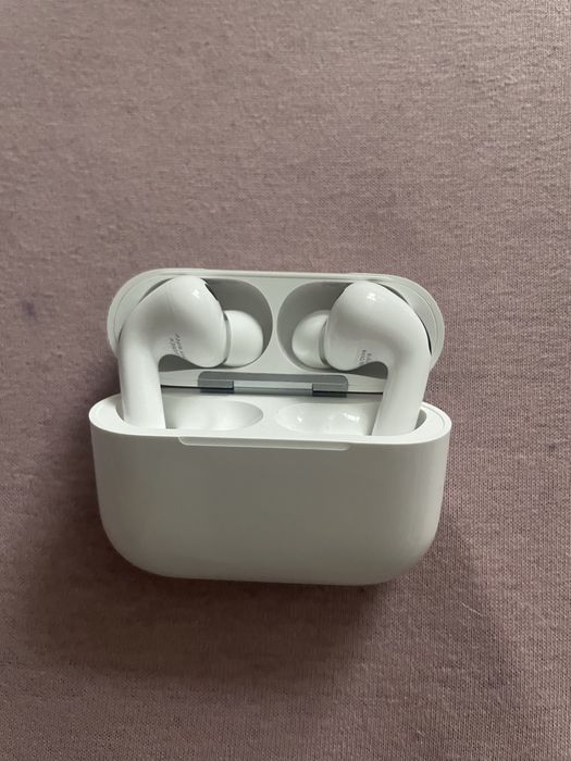 AirPods Pro 3 fara cutie