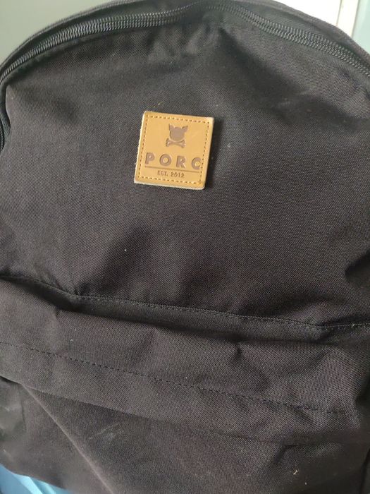 Ghiozdan Porc, purtat, defect usor - cusut