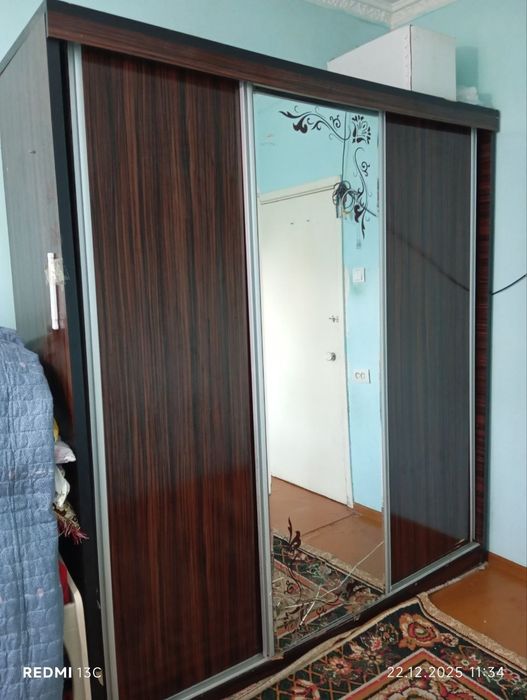 Шкаф ,стол стул ва холадильник сотилади нархи келишилади