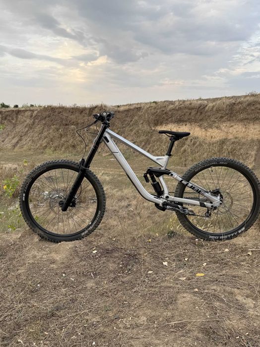 Vand Bicicleta de Downhill Cube Two15Pro 2025