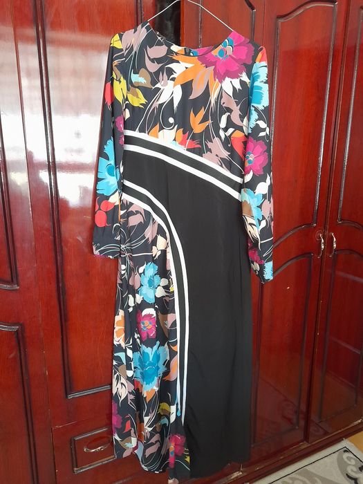 Продам платья 2 шт