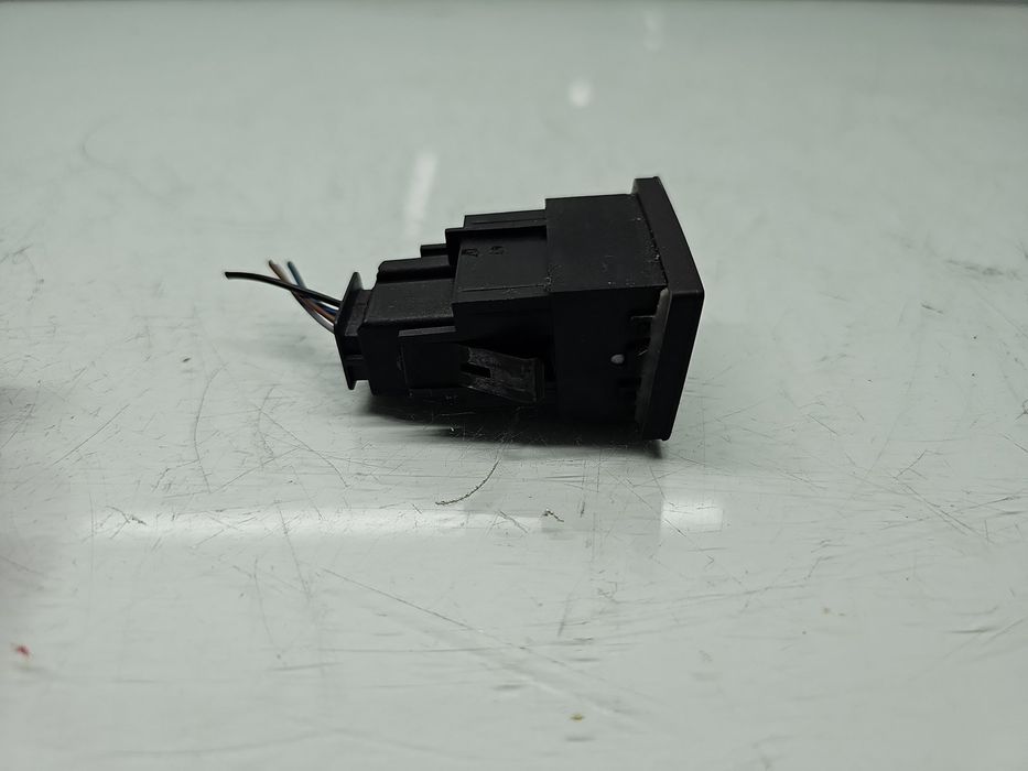 Buton incalzire scaune Volkswagen Touareg (7LA, 7L6) [Fabr 2003-2010]