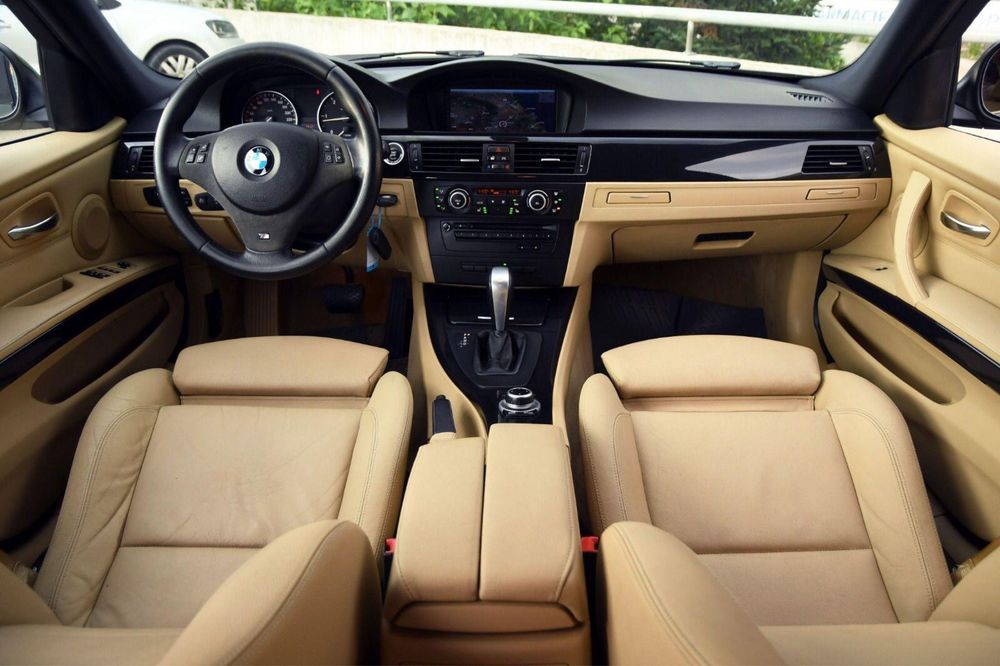 BMW E90 320D xDrive • 2011