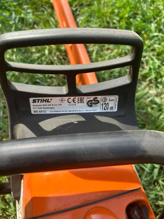 Stihl MS 441 C – drujbă profesională foarte puternică, destinată lucrului intensiv și exploatării forestiere.