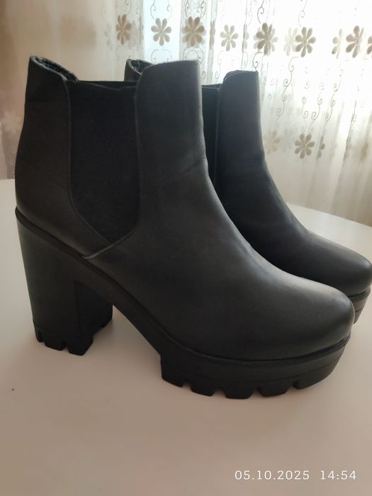 Продается Коженная Полуспоги черного  цвета