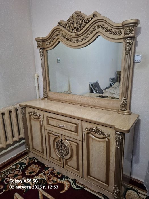 Спальный Мебел сотилади