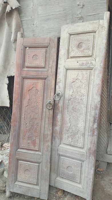 Qadimiy eshik sotiladi