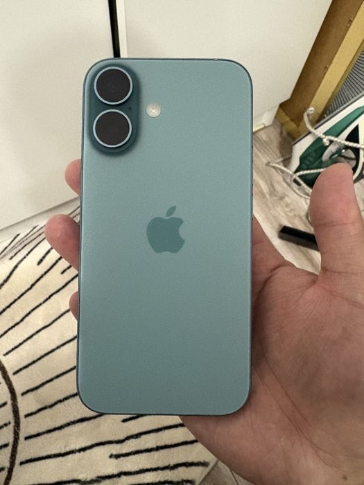 Продам IPHONE 16