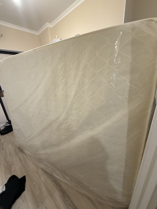 Отдам БУ матрас с топером бесплатно